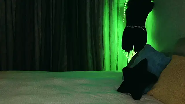 Snapshot of Kess-Edison chatting on December 2, 2025, 5:03 pm Kess-Edison online show from December 2, 2025, 5:03 pm