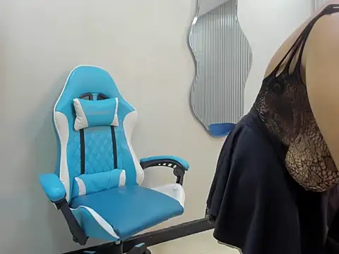 Snapshot of agata18_ chatting on November 26, 2025, 12:27 pm agata18 online show from November 26, 2025, 12:27 pm