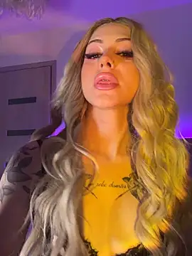 Snapshot of NovaPearl chatting on November 1, 2025, 7:19 pm NovaPearl online show from November 1, 2025, 7:19 pm