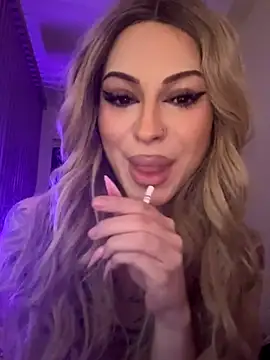 Snapshot of NovaPearl chatting on November 2, 2025, 8:36 pm NovaPearl online show from November 2, 2025, 8:36 pm