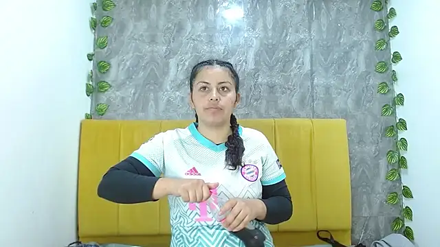 Snapshot of amara_leoncm chatting on November 9, 2025, 3:32 am amara leoncm online show from November 9, 2025, 3:32 am