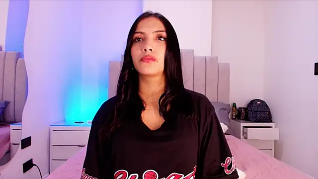 ellisrossi online show from January 7, 2026, 7:19 pm