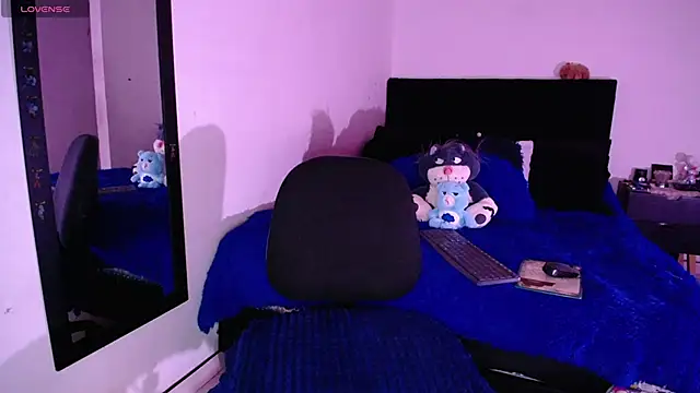 Snapshot of SharonSalazar chatting on October 24, 2025, 7:35 pm SharonSalazar online show from October 24, 2025, 7:35 pm