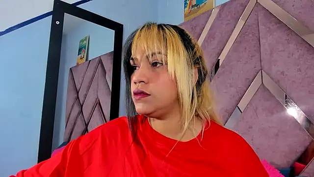 Snapshot of Faehlis_ chatting on November 7, 2025, 4:17 am Faehlis online show from November 7, 2025, 4:17 am