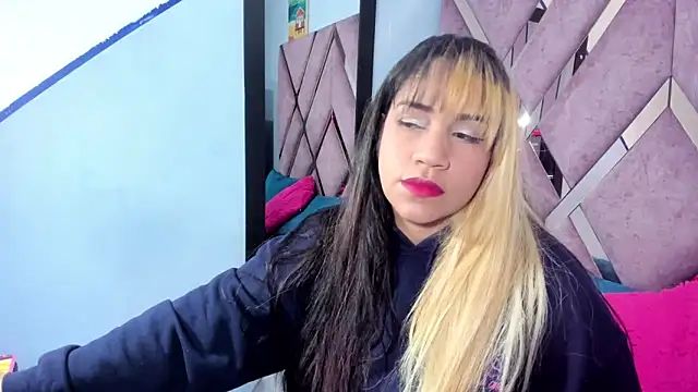 Snapshot of Faehlis_ chatting on November 25, 2025, 4:57 am Faehlis online show from November 25, 2025, 4:57 am