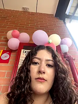 Snapshot of Amber_rose_outdoors chatting on October 24, 2025, 5:23 pm Amber rose outdoors online show from October 24, 2025, 5:23 pm