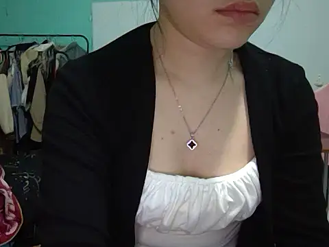 Snapshot of May2k2 chatting on November 2, 2025, 1:32 am May2k2 online show from November 2, 2025, 1:32 am