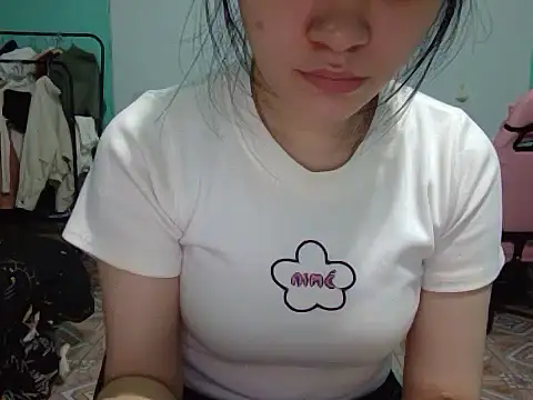 Snapshot of May2k2 chatting on November 5, 2025, 2:47 am May2k2 online show from November 5, 2025, 2:47 am