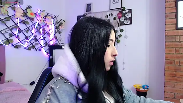 Snapshot of melissa__dolce chatting on October 27, 2025, 8:21 pm melissa dolce online show from October 27, 2025, 8:21 pm