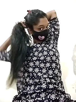 Snapshot of Tushi-10 chatting on December 17, 2025, 11:32 pm Tushi-10 online show from December 17, 2025, 11:32 pm