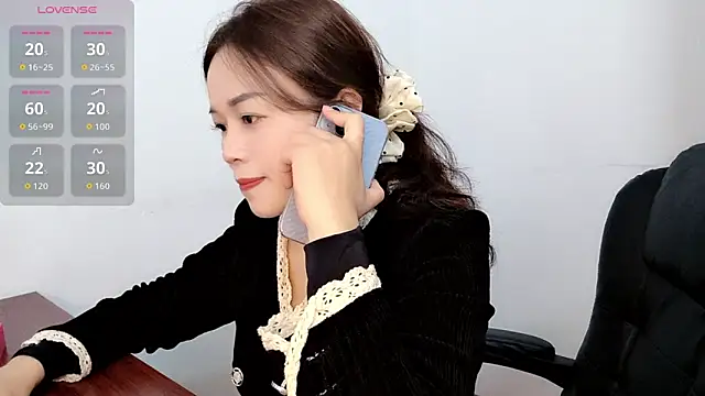 Snapshot of Ella-61 chatting on November 6, 2025, 1:20 am Ella-61 online show from November 6, 2025, 1:20 am