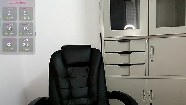 Snapshot of Ella-61 chatting on October 31, 2025, 12:18 am Ella-61 online show from October 31, 2025, 12:18 am