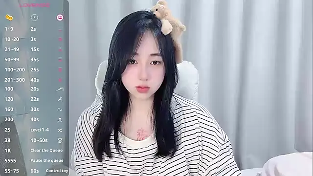 Love-hanzaizai718 online show from April 18, 2026, 2:30 pm