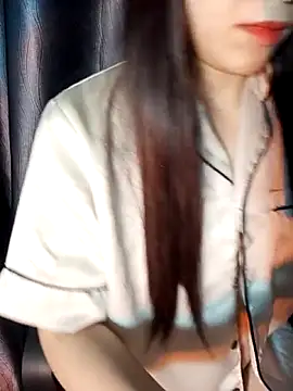 Snapshot of Cherry_Le02 chatting on March 21, 2026, 8:19 am Cherry Le02 online show from March 21, 2026, 8:19 am