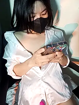 Snapshot of Cherry_Le02 chatting on March 23, 2026, 3:17 am Cherry Le02 online show from March 23, 2026, 3:17 am