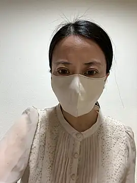 momo 0012 online show from October 24, 2025, 2:43 am