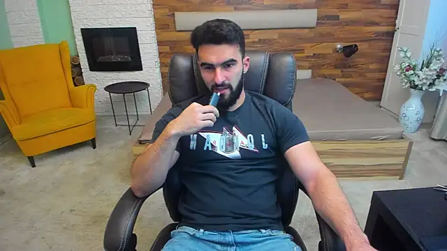 Snapshot of MicahLane chatting on November 17, 2025, 5:33 am MicahLane online show from November 17, 2025, 5:33 am