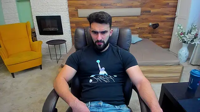 Snapshot of MicahLane chatting on November 15, 2025, 5:22 am MicahLane online show from November 15, 2025, 5:22 am