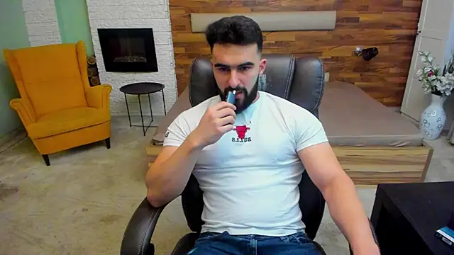 Snapshot of MicahLane chatting on November 21, 2025, 5:06 am MicahLane online show from November 21, 2025, 5:06 am