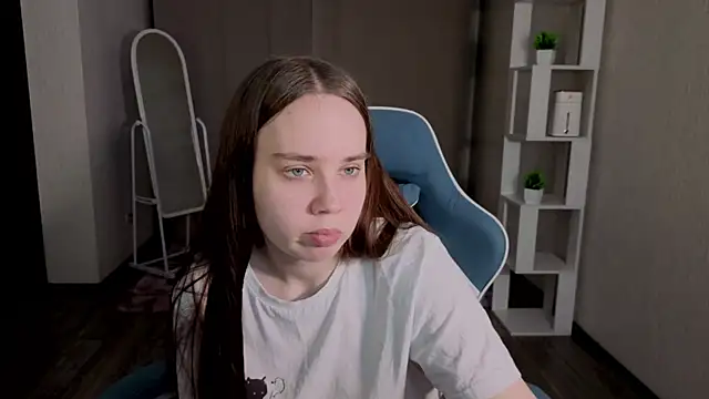 Snapshot of LunaDreeam chatting on November 19, 2025, 3:12 pm LunaDreeam online show from November 19, 2025, 3:12 pm