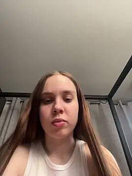 Snapshot of LunaDreeam chatting on November 14, 2025, 5:05 pm LunaDreeam online show from November 14, 2025, 5:05 pm