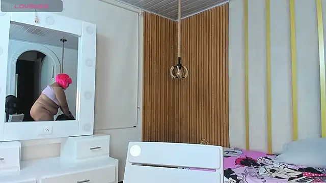 Snapshot of Hanna_curvy_ chatting on October 25, 2025, 11:09 am Hanna curvy online show from October 25, 2025, 11:09 am