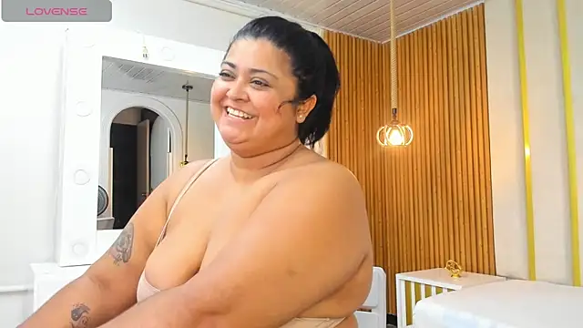 Snapshot of Hanna_curvy_ chatting on November 4, 2025, 12:09 pm Hanna curvy online show from November 4, 2025, 12:09 pm