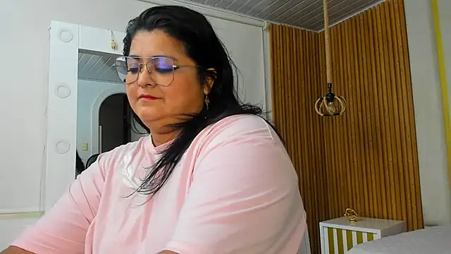 Snapshot of Hanna_curvy_ chatting on November 16, 2025, 11:59 am Hanna curvy online show from November 16, 2025, 11:59 am