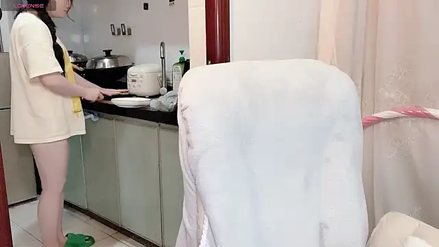 Snapshot of anna-888- chatting on November 9, 2025, 4:05 am anna-888- online show from November 9, 2025, 4:05 am