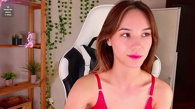 LilCatalia online show from June 26, 2026, 12:44 pm
