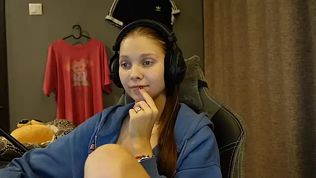 Snapshot of Softixq chatting on November 19, 2025, 3:34 pm Softixq online show from November 19, 2025, 3:34 pm