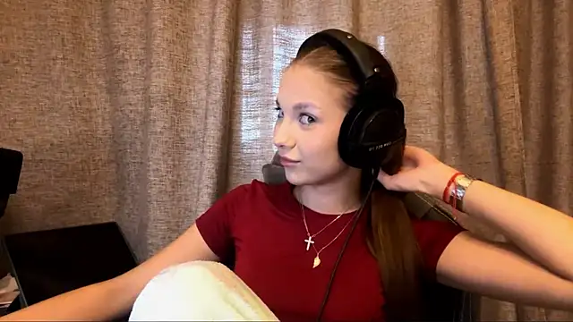 Snapshot of Softixq chatting on October 29, 2025, 1:10 pm Softixq online show from October 29, 2025, 1:10 pm