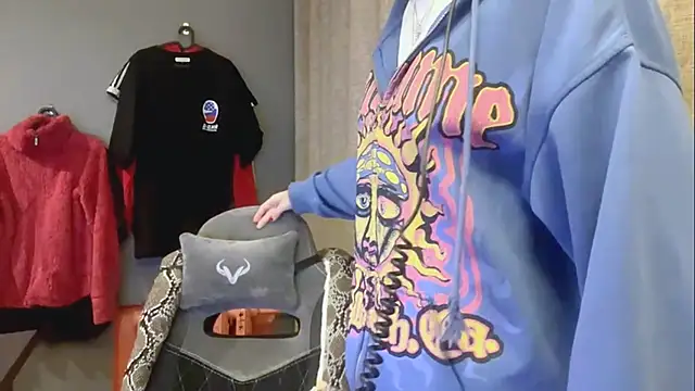 Snapshot of Softixq chatting on November 4, 2025, 4:22 pm Softixq online show from November 4, 2025, 4:22 pm