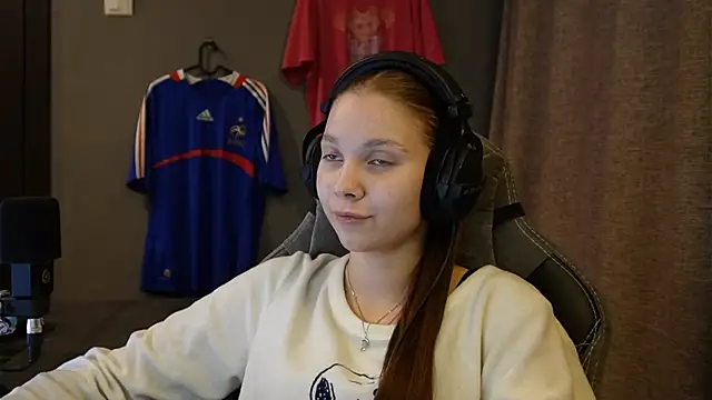 Snapshot of Softixq chatting on November 18, 2025, 3:37 pm Softixq online show from November 18, 2025, 3:37 pm