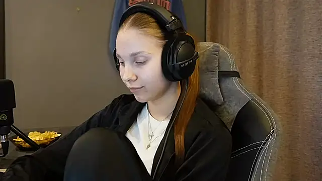 Snapshot of Softixq chatting on November 23, 2025, 2:27 pm Softixq online show from November 23, 2025, 2:27 pm