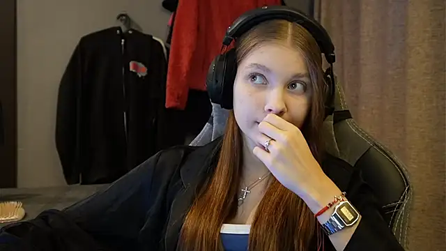 Snapshot of Softixq chatting on November 16, 2025, 2:55 pm Softixq online show from November 16, 2025, 2:55 pm