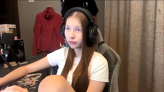 Snapshot of Softixq chatting on November 3, 2025, 3:15 pm Softixq online show from November 3, 2025, 3:15 pm