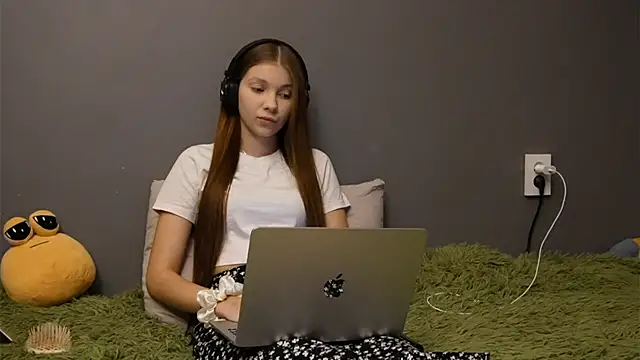 Snapshot of Softixq chatting on December 1, 2025, 2:07 pm Softixq online show from December 1, 2025, 2:07 pm