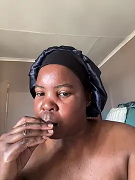 Snapshot of SweetCandy84 chatting on November 1, 2025, 2:11 pm SweetCandy84 online show from November 1, 2025, 2:11 pm