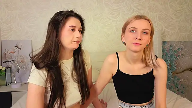 Snapshot of betweenUse chatting on December 3, 2025, 3:07 am betweenUse online show from December 3, 2025, 3:07 am