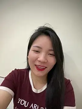 Snapshot of Bee_Yellow00 chatting on March 13, 2026, 4:39 am Bee Yellow00 online show from March 13, 2026, 4:39 am