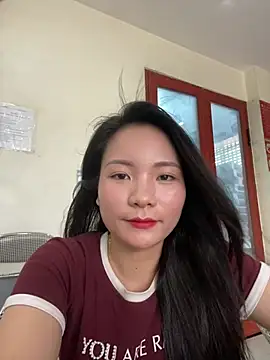 Bee Yellow00 online show from June 20, 2026, 4:28 am