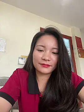 Bee Yellow00 online show from June 22, 2026, 4:42 am