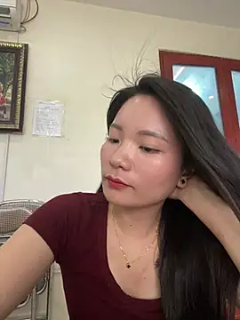 Bee Yellow00 online show from June 9, 2026, 4:46 am