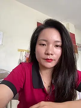 Bee Yellow00 online show from June 18, 2026, 3:16 am