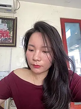 Bee Yellow00 online show from May 29, 2026, 3:01 am