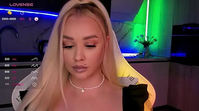 Snapshot of _NevaDa_ chatting on October 25, 2025, 6:23 am  NevaDa  online show from October 25, 2025, 6:23 am