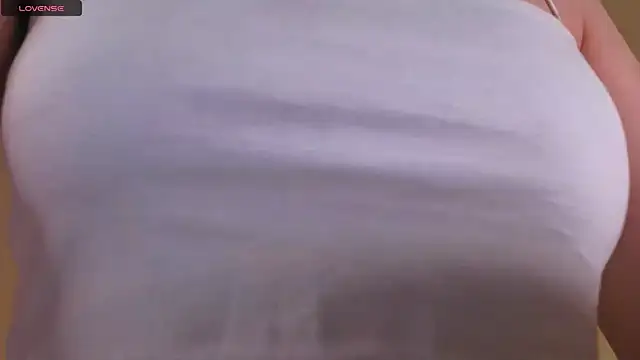 Snapshot of PollyRouge__ chatting on November 15, 2025, 2:10 pm PollyRouge online show from November 15, 2025, 2:10 pm