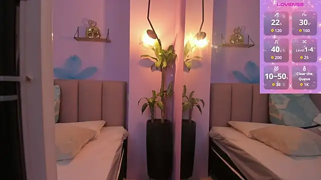 Snapshot of sienna_mg chatting on December 3, 2025, 12:15 pm sienna mg online show from December 3, 2025, 12:15 pm