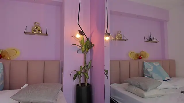 Snapshot of sienna_mg chatting on December 5, 2025, 12:37 pm sienna mg online show from December 5, 2025, 12:37 pm